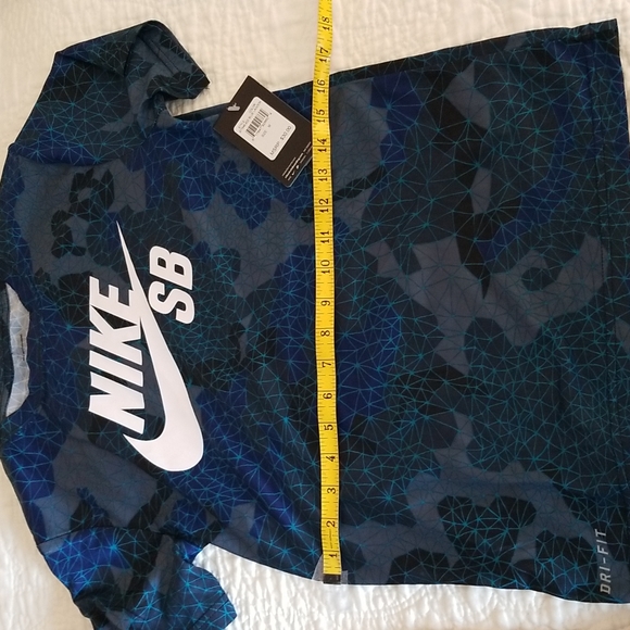 Two size Med Nike boys short sleeve sports shirts, one used, one NWT - Picture 5 of 6